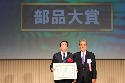 部品大賞で表彰されたノリタケカンパニーリミテド・永田氏
