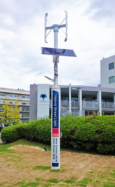 大阪大学・吹田キャンパスに設置された「独立電源通信網みまもりロボくんIII実験機」