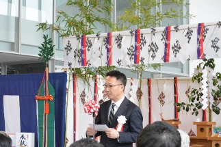 イグス　栃木さくら工場　挨拶する吉田社長　bmt　ベアリング＆モーション・テック