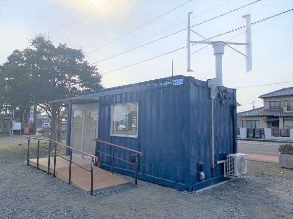 NTN　移動型独立電源を活用した静岡県榛原郡吉田町のバス停の待合室（開館時間6：30～23：00）