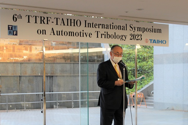 TTRF-TAIHO International Symposium on Automotive Tribology 2023　挨拶する杉原実行委員長　bmt　ベアリング＆モーション・テック