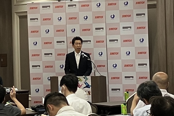 JIMTOF2026 挨拶する東京ビッグサイト・岩瀬氏 bmt ベアリング&モーション・テック