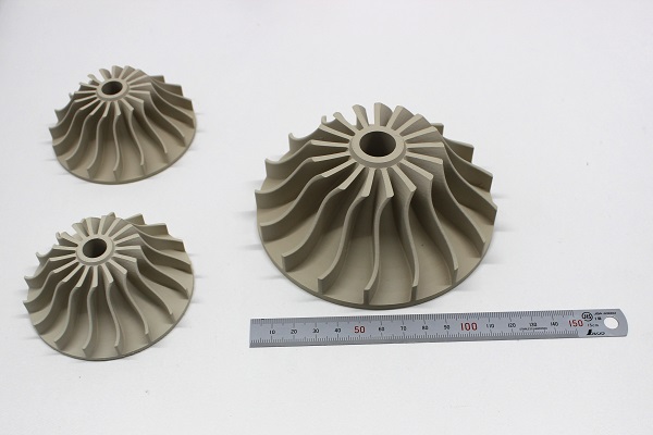 大塚化学とグーテンベルク　図8　造形したφ120とφ80のタービン部品　bmt　ベアリング＆モーション・テック