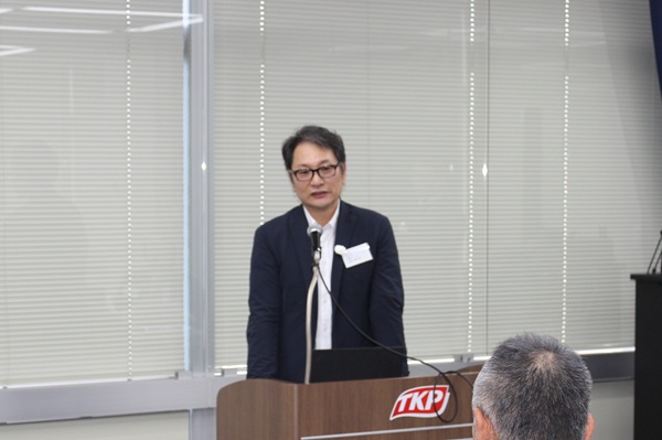 bmt講演会　ショートプレゼンを行う阿部氏　bmt　ベアリング＆モーション・テック