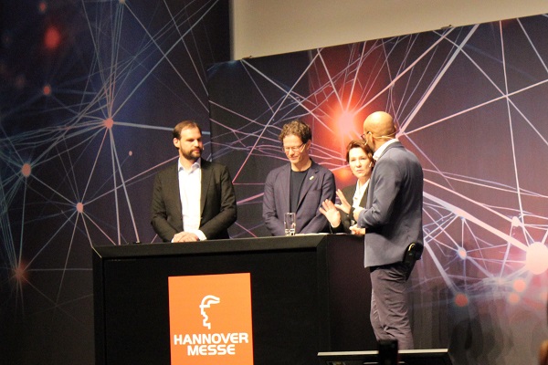 ハノーバーメッセ2026プレスプレビュー パネルディスカッション「製造業におけるAIの活用」のようす bmt ベアリング&モーション・テック