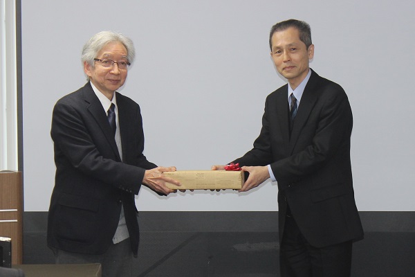 PBSA総会　第42回　是永氏への記念品の授与　bmt　ベアリング＆モーション・テック