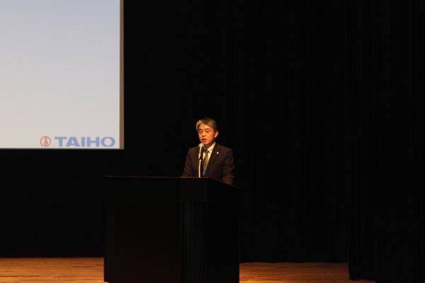 閉会の挨拶を行う加納氏　bmt　ベアリング＆モーション・テック