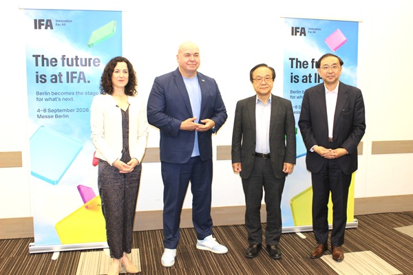 IFA 2026プレスカンファレンスのようす 左から、Sonia May氏、Leif Lindner氏、関口和一氏、竹生学史氏　bmt　ベアリング＆モーション・テック