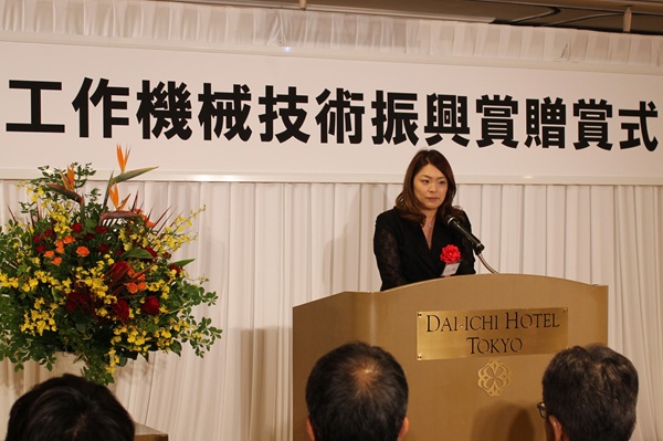 第47回工作機械技術振興賞贈賞式　来賓挨拶を行う須賀氏 bmt ベアリング＆モーション・テック