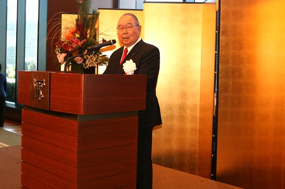 挨拶する寺町会長