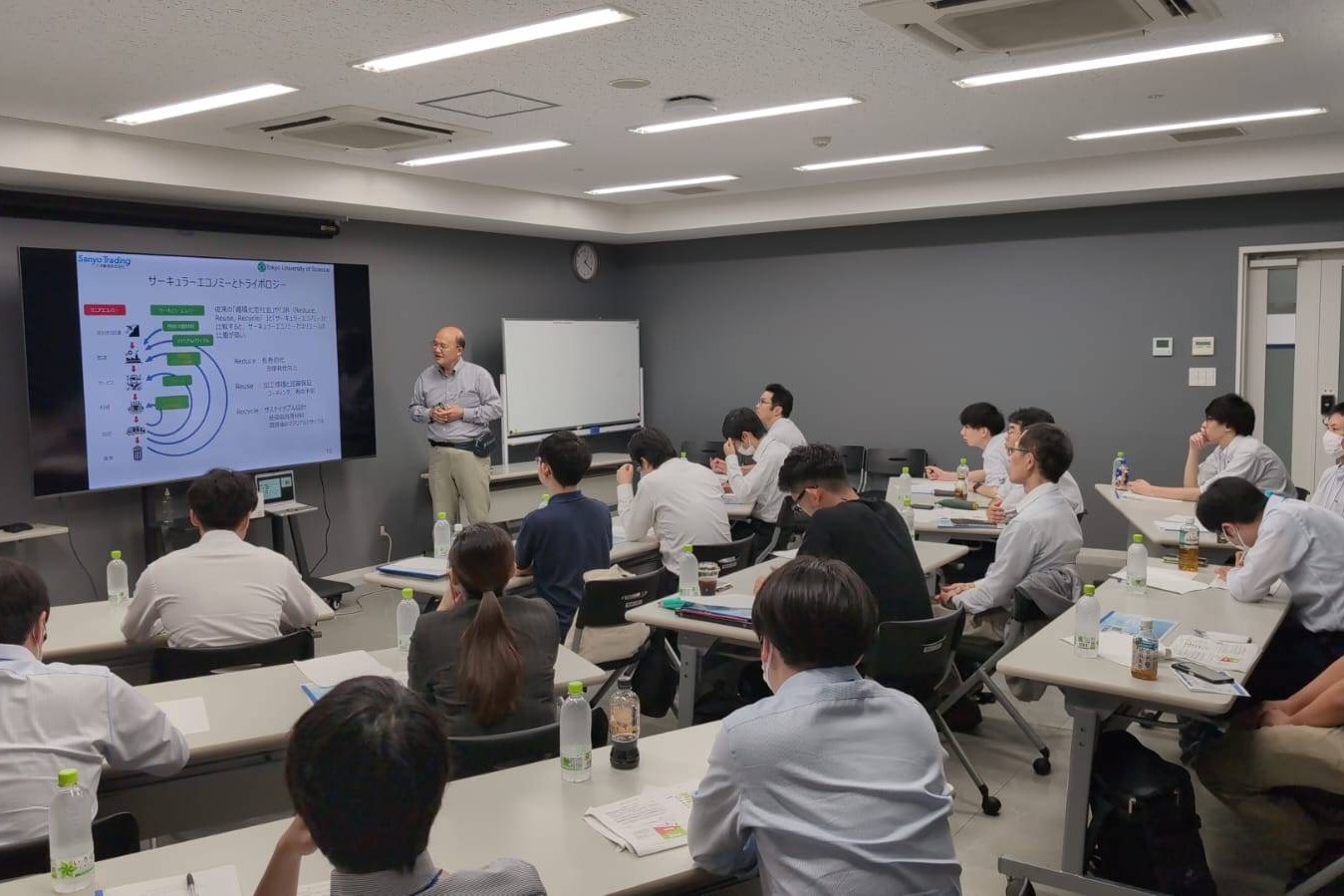 三洋貿易　トライボロジーセミナー　佐々木信也氏による座学のようす　bmt　ベアリング＆モーション・テック