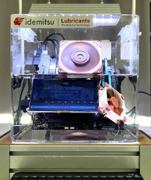 出光興産　IDEMITSU ICFシリーズによる液浸冷却のようす（試験機）　bmt　ベアリング＆モーション・テック